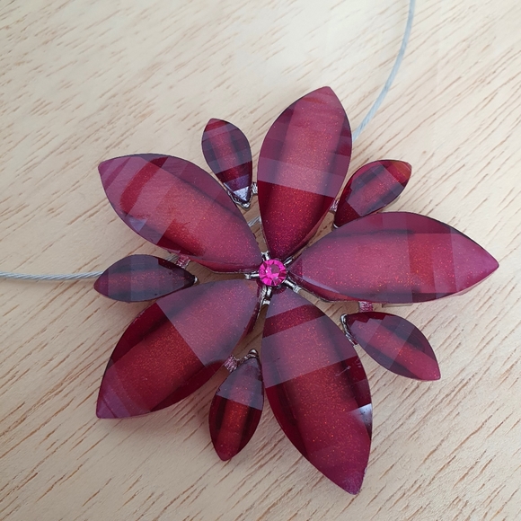 Floral Pendant Necklace - Picture 4 of 8